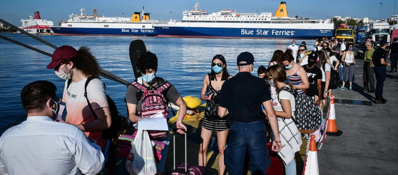 «Όχι» των Λιμενικών στην κυβέρνηση για έλεγχο των ταξιδιωτών για πιστοποιητικό εμβολιασμού: «Δεν είναι δική μας δουλειά»